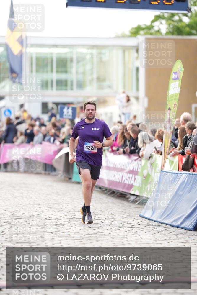 12.06.2026 - Holstenköstenlauf LAZAROV Photography http://msf.ph/oto/9739065 12.06.2026 19:51:49 Laufen 3233, 4228, 4368, 4752, 4895 meine-sportfotos.de