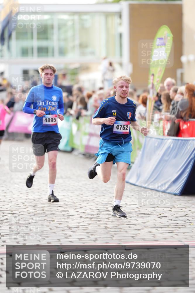 12.06.2026 - Holstenköstenlauf LAZAROV Photography http://msf.ph/oto/9739070 12.06.2026 19:51:45 Laufen 3082, 3236, 4368, 4440, 4610, 4752, 4895 meine-sportfotos.de