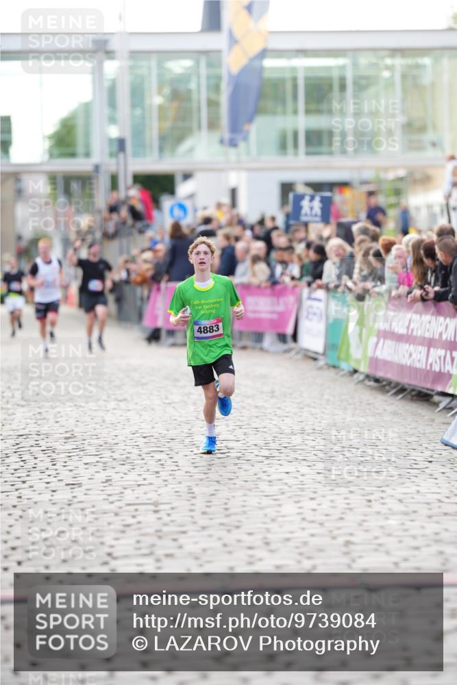 12.06.2026 - Holstenköstenlauf LAZAROV Photography http://msf.ph/oto/9739084 12.06.2026 19:51:31 Laufen 3106, 3341, 3522, 4871, 4883 meine-sportfotos.de