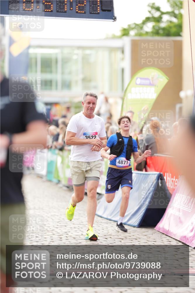 12.06.2026 - Holstenköstenlauf LAZAROV Photography http://msf.ph/oto/9739088 12.06.2026 19:51:26 Laufen 3106, 3341, 3518, 3522, 3723, 4761, 4871, 4923 meine-sportfotos.de