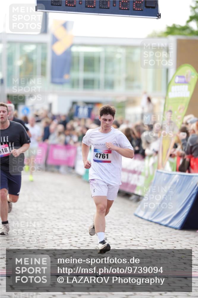 12.06.2026 - Holstenköstenlauf LAZAROV Photography http://msf.ph/oto/9739094 12.06.2026 19:51:21 Laufen 3429, 3518, 3723, 4499, 4761, 4923 meine-sportfotos.de