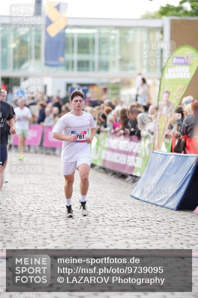 12.06.2026 - Holstenköstenlauf LAZAROV Photography http://msf.ph/oto/9739095 12.06.2026 19:51:21 Laufen 3429, 3518, 3723, 4499, 4761, 4923 meine-sportfotos.de
