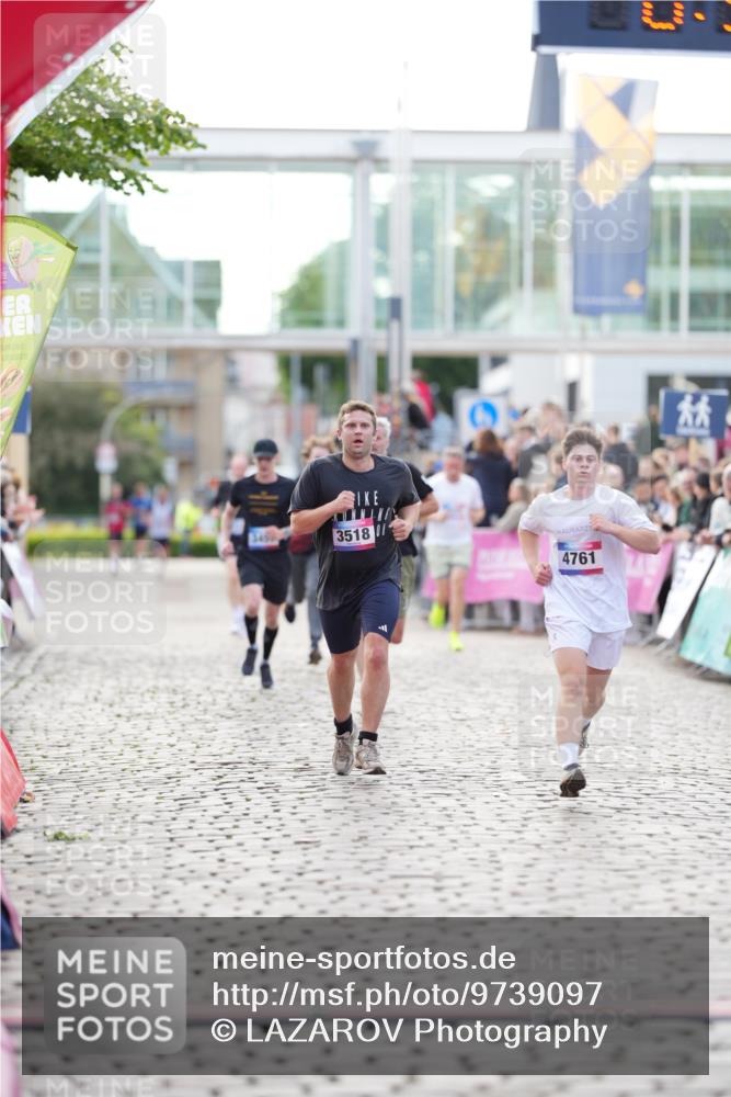 12.06.2026 - Holstenköstenlauf LAZAROV Photography http://msf.ph/oto/9739097 12.06.2026 19:51:20 Laufen 3429, 3518, 3723, 4499, 4761, 4923 meine-sportfotos.de