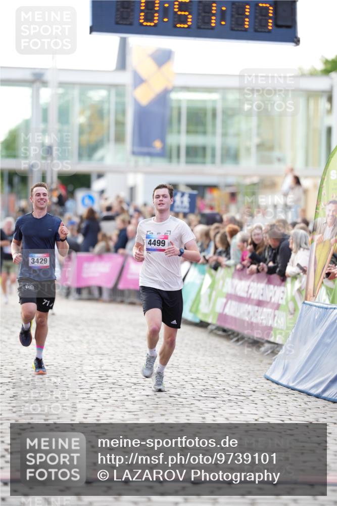 12.06.2026 - Holstenköstenlauf LAZAROV Photography http://msf.ph/oto/9739101 12.06.2026 19:51:17 Laufen 3429, 4499 meine-sportfotos.de