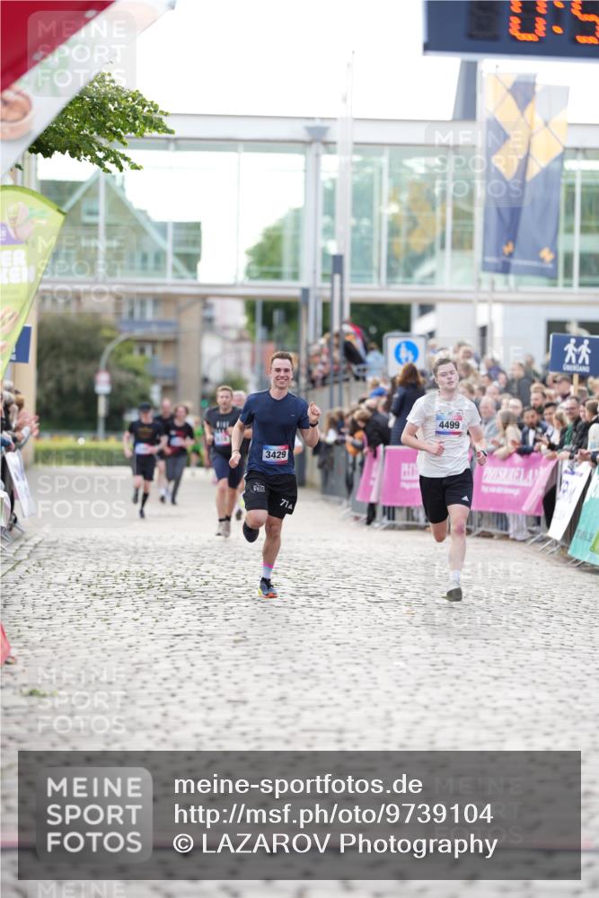 12.06.2026 - Holstenköstenlauf LAZAROV Photography http://msf.ph/oto/9739104 12.06.2026 19:51:15 Laufen 3302, 3429, 4499 meine-sportfotos.de