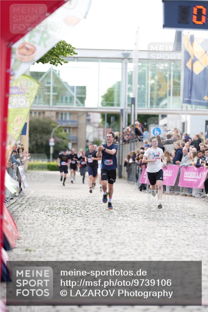 12.06.2026 - Holstenköstenlauf LAZAROV Photography http://msf.ph/oto/9739106 12.06.2026 19:51:14 Laufen 3302, 4499 meine-sportfotos.de