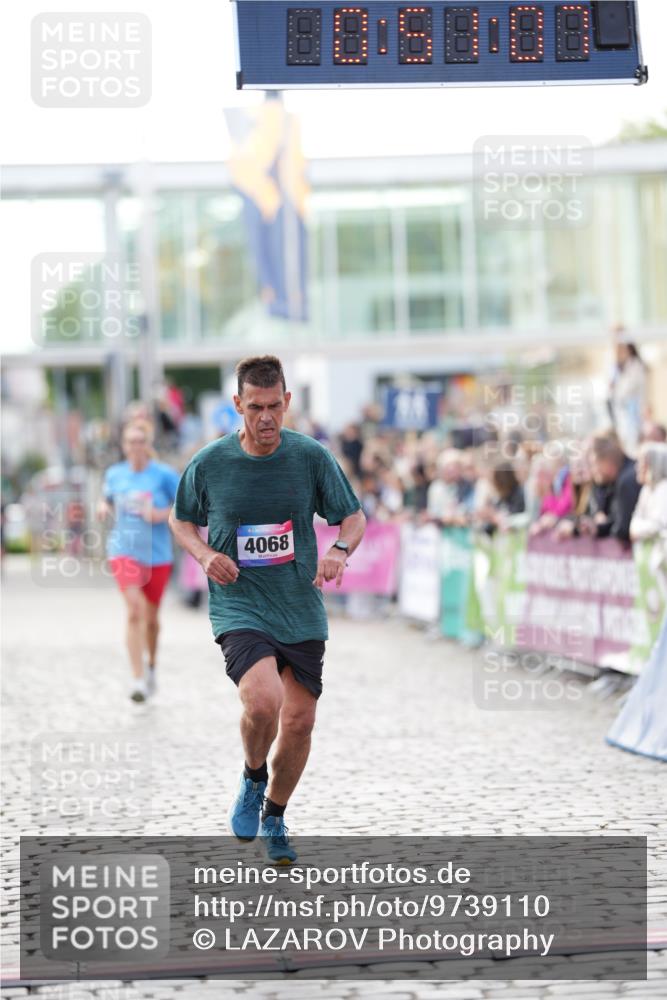 12.06.2026 - Holstenköstenlauf LAZAROV Photography http://msf.ph/oto/9739110 12.06.2026 19:51:07 Laufen 3302, 3909, 4068, 4083 meine-sportfotos.de
