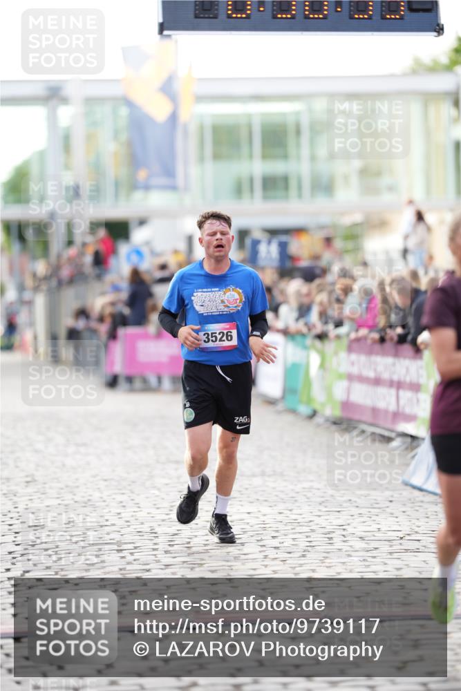 12.06.2026 - Holstenköstenlauf LAZAROV Photography http://msf.ph/oto/9739117 12.06.2026 19:50:52 Laufen 3526, 3642, 4599, 4720 meine-sportfotos.de