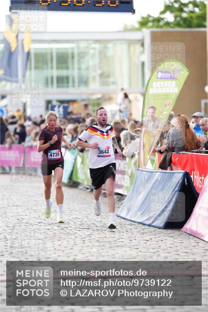 12.06.2026 - Holstenköstenlauf LAZAROV Photography http://msf.ph/oto/9739122 12.06.2026 19:50:49 Laufen 3526, 3642, 4599, 4720 meine-sportfotos.de