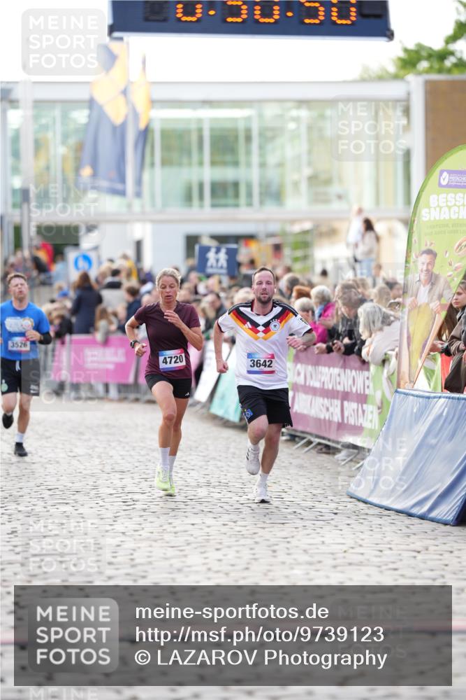 12.06.2026 - Holstenköstenlauf LAZAROV Photography http://msf.ph/oto/9739123 12.06.2026 19:50:49 Laufen 3526, 3642, 4599, 4720 meine-sportfotos.de
