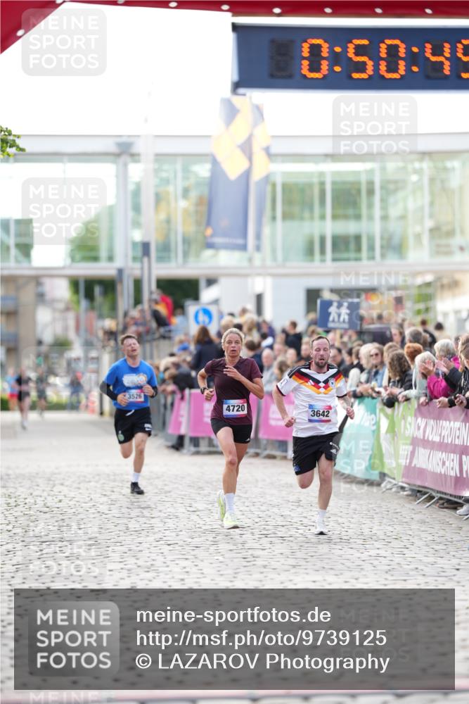 12.06.2026 - Holstenköstenlauf LAZAROV Photography http://msf.ph/oto/9739125 12.06.2026 19:50:48 Laufen 3642, 4599, 4720 meine-sportfotos.de