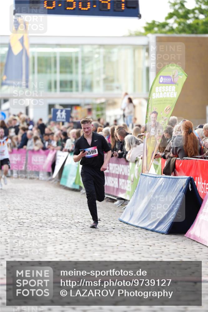 12.06.2026 - Holstenköstenlauf LAZAROV Photography http://msf.ph/oto/9739127 12.06.2026 19:50:46 Laufen 4518, 4599 meine-sportfotos.de