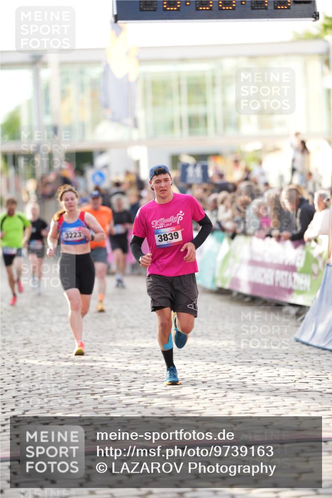 12.06.2026 - Holstenköstenlauf LAZAROV Photography http://msf.ph/oto/9739163 12.06.2026 19:50:12 Laufen 3107, 3223, 3839 meine-sportfotos.de
