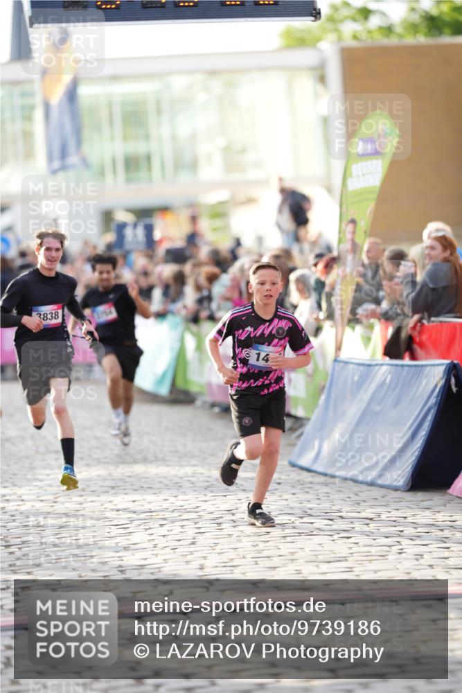 12.06.2026 - Holstenköstenlauf LAZAROV Photography http://msf.ph/oto/9739186 12.06.2026 19:49:49 Laufen 3754, 3838, 3888, 4514, 4661 meine-sportfotos.de