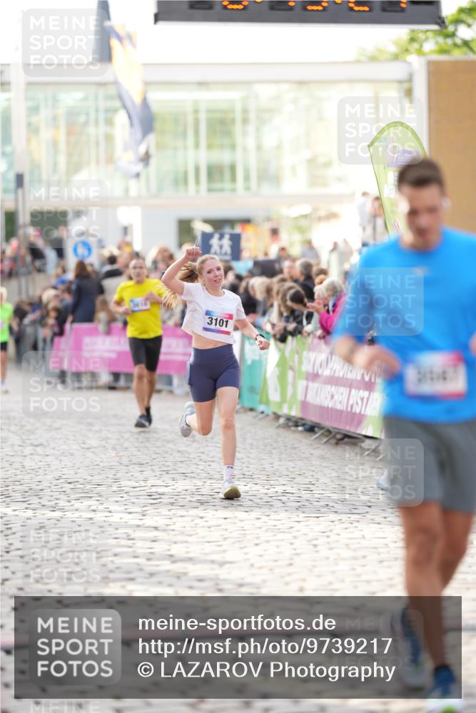 12.06.2026 - Holstenköstenlauf LAZAROV Photography http://msf.ph/oto/9739217 12.06.2026 19:49:23 Laufen 3101, 3567, 3866, 4588 meine-sportfotos.de