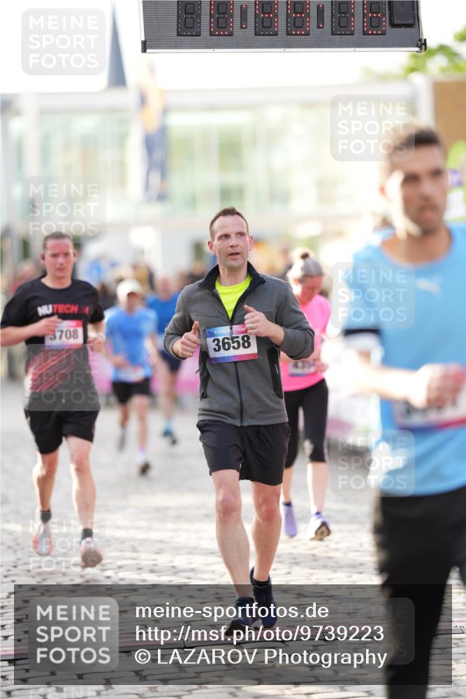 12.06.2026 - Holstenköstenlauf LAZAROV Photography http://msf.ph/oto/9739223 12.06.2026 19:49:15 Laufen 3259, 3436, 3657, 3708, 3866, 4354, 4588 meine-sportfotos.de