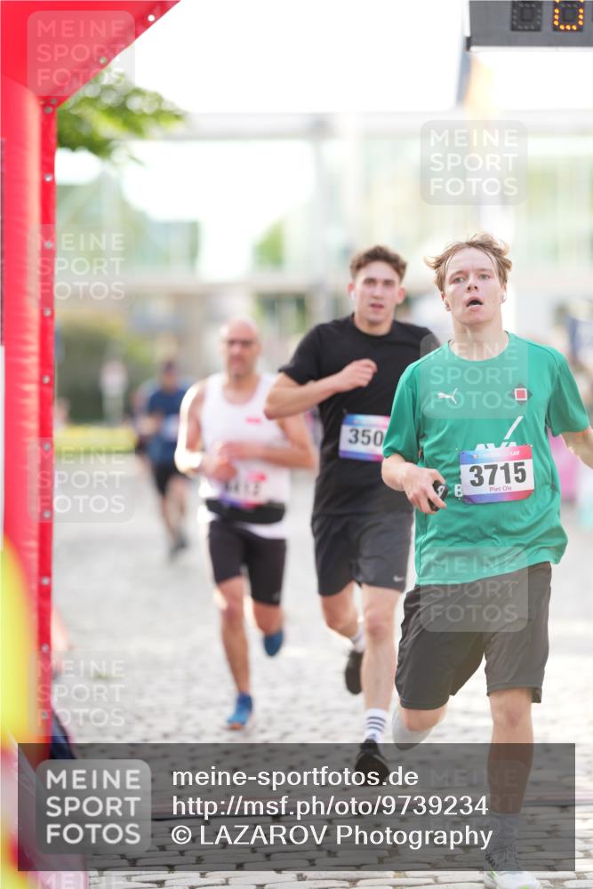 12.06.2026 - Holstenköstenlauf LAZAROV Photography http://msf.ph/oto/9739234 12.06.2026 19:49:06 Laufen 3132, 3506, 3715, 3860, 4412, 4428 meine-sportfotos.de