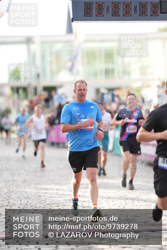 12.06.2026 - Holstenköstenlauf LAZAROV Photography http://msf.ph/oto/9739278 12.06.2026 19:48:35 Laufen 3243, 3501, 3549, 4436, 4438, 4504, 4676 meine-sportfotos.de