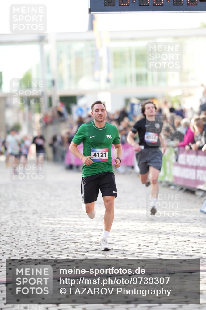 12.06.2026 - Holstenköstenlauf LAZAROV Photography http://msf.ph/oto/9739307 12.06.2026 19:48:15 Laufen 3725, 4121, 4649, 4711, 4919 meine-sportfotos.de