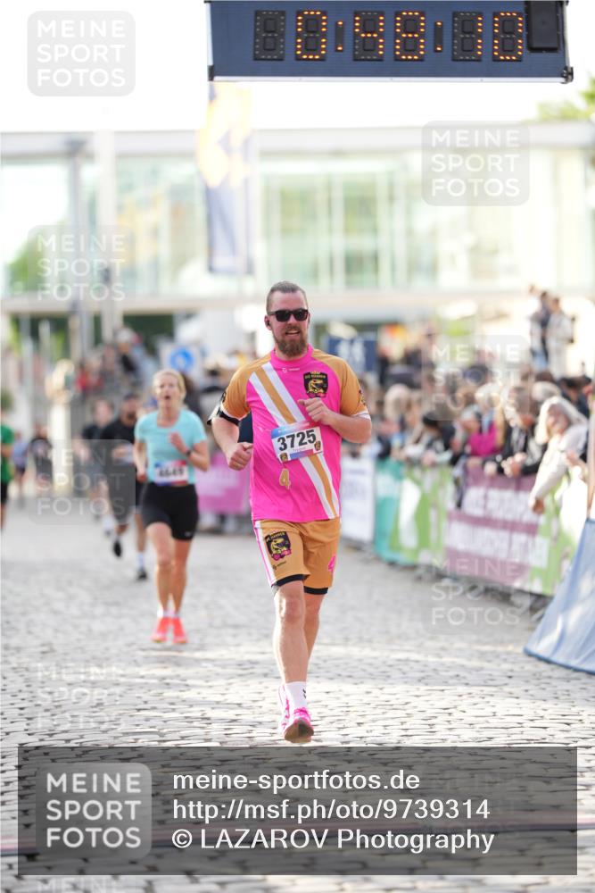 12.06.2026 - Holstenköstenlauf LAZAROV Photography http://msf.ph/oto/9739314 12.06.2026 19:48:09 Laufen 3725, 3848, 4649 meine-sportfotos.de