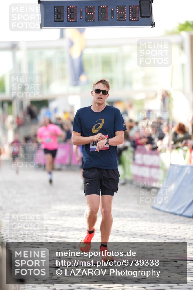 12.06.2026 - Holstenköstenlauf LAZAROV Photography http://msf.ph/oto/9739338 12.06.2026 19:47:40 Laufen 3044, 3693, 4348 meine-sportfotos.de