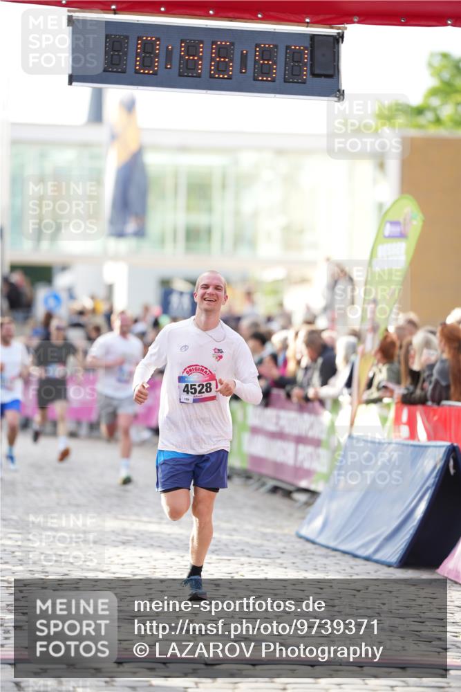 12.06.2026 - Holstenköstenlauf LAZAROV Photography http://msf.ph/oto/9739371 12.06.2026 19:46:56 Laufen 3103, 3782, 3850, 4115, 4175, 4528, 4921 meine-sportfotos.de