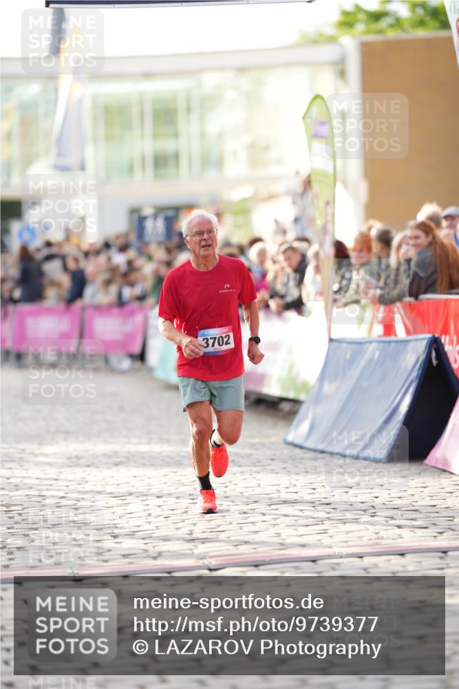 12.06.2026 - Holstenköstenlauf LAZAROV Photography http://msf.ph/oto/9739377 12.06.2026 19:46:38 Laufen 3062, 3702, 4247 meine-sportfotos.de