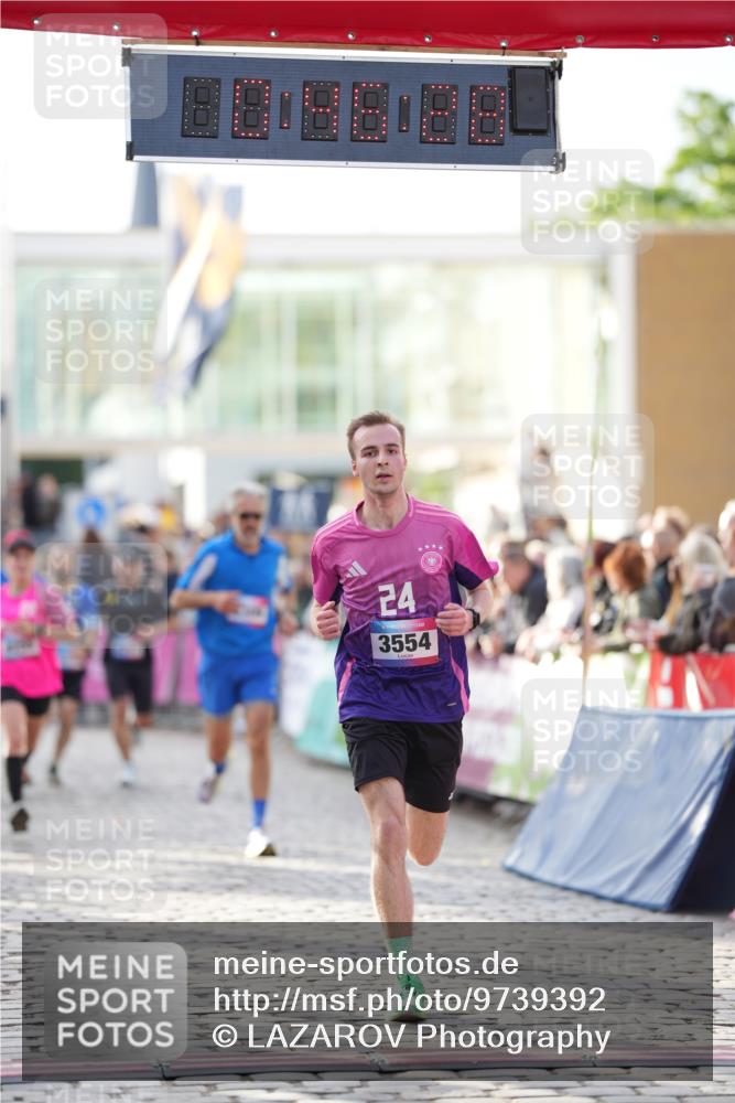 12.06.2026 - Holstenköstenlauf LAZAROV Photography http://msf.ph/oto/9739392 12.06.2026 19:46:28 Laufen 3005, 3022, 3309, 3554, 4247, 4253, 4255, 4772, 4773 meine-sportfotos.de