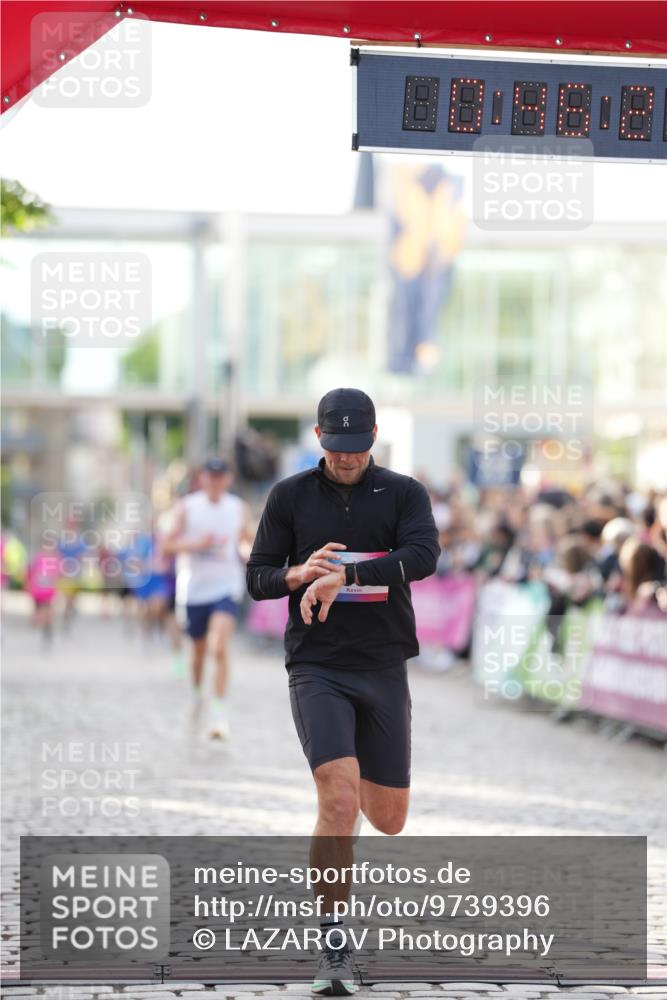 12.06.2026 - Holstenköstenlauf LAZAROV Photography http://msf.ph/oto/9739396 12.06.2026 19:46:23 Laufen 3005, 3022, 3823, 4574, 4675, 4848 meine-sportfotos.de