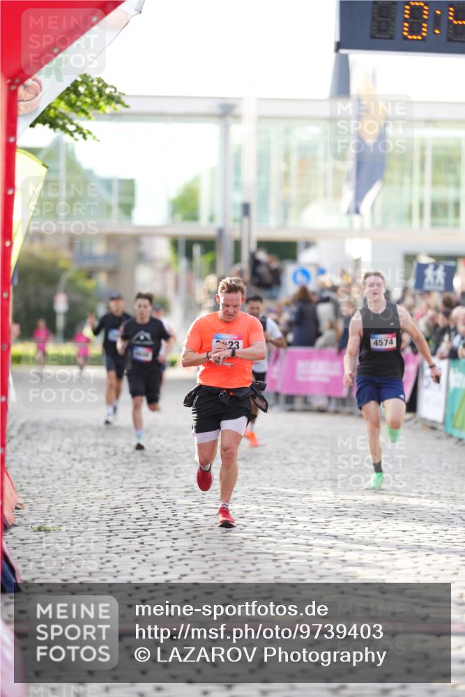 12.06.2026 - Holstenköstenlauf LAZAROV Photography http://msf.ph/oto/9739403 12.06.2026 19:46:17 Laufen 3039, 3823, 4574, 4675, 4804, 4848 meine-sportfotos.de