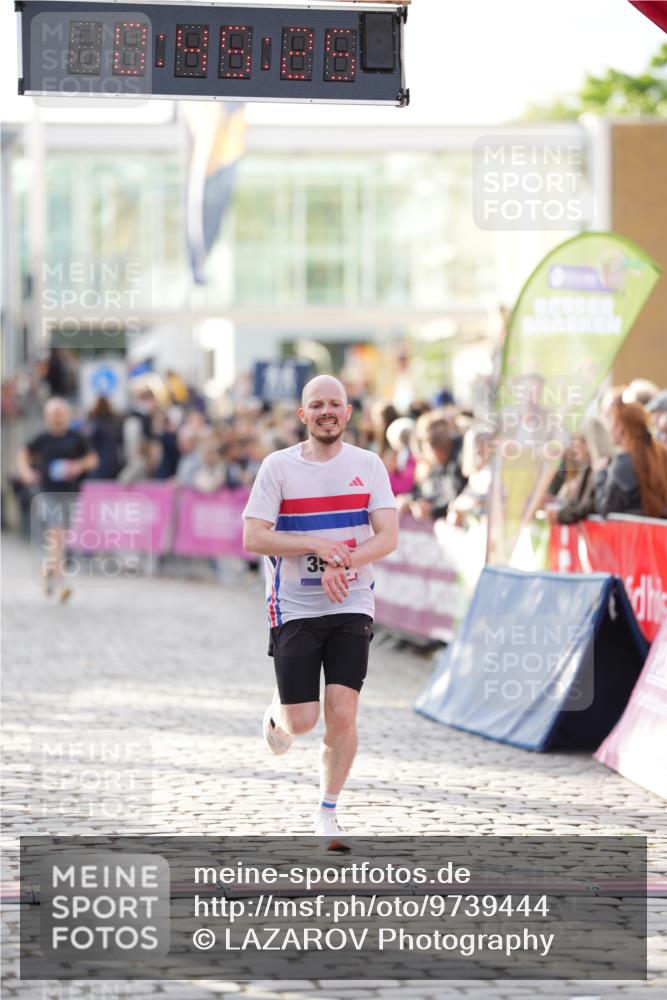 12.06.2026 - Holstenköstenlauf LAZAROV Photography http://msf.ph/oto/9739444 12.06.2026 19:45:24 Laufen 3394, 3560, 3619, 3998 meine-sportfotos.de