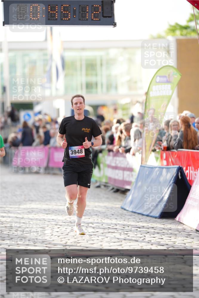 12.06.2026 - Holstenköstenlauf LAZAROV Photography http://msf.ph/oto/9739458 12.06.2026 19:45:11 Laufen 3203, 3290, 3948, 4648 meine-sportfotos.de