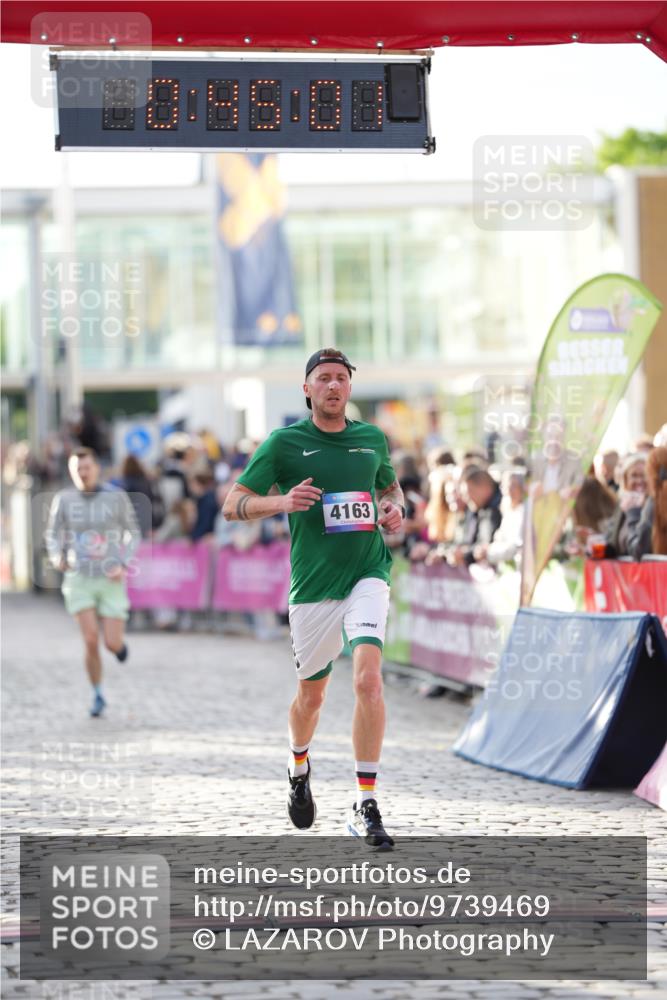 12.06.2026 - Holstenköstenlauf LAZAROV Photography http://msf.ph/oto/9739469 12.06.2026 19:45:00 Laufen 3514, 4163 meine-sportfotos.de