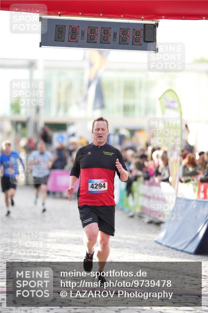 12.06.2026 - Holstenköstenlauf LAZAROV Photography http://msf.ph/oto/9739478 12.06.2026 19:44:48 Laufen 3881, 4294, 4896 meine-sportfotos.de
