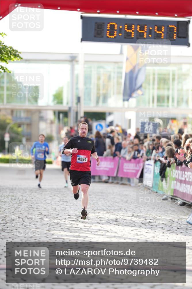 12.06.2026 - Holstenköstenlauf LAZAROV Photography http://msf.ph/oto/9739482 12.06.2026 19:44:47 Laufen 4294 meine-sportfotos.de