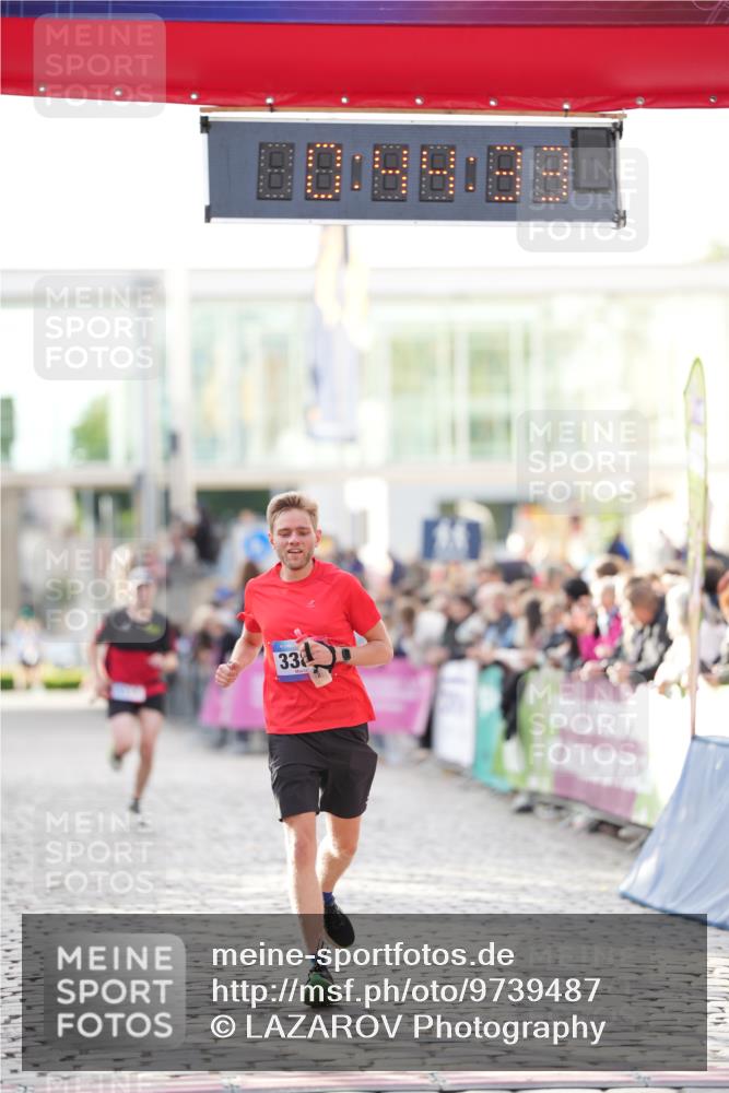 12.06.2026 - Holstenköstenlauf LAZAROV Photography http://msf.ph/oto/9739487 12.06.2026 19:44:33 Laufen 3380, 4314, 4513, 4573 meine-sportfotos.de