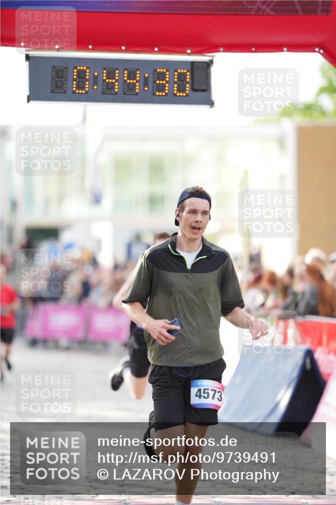 12.06.2026 - Holstenköstenlauf LAZAROV Photography http://msf.ph/oto/9739491 12.06.2026 19:44:29 Laufen 3159, 3380, 4513, 4573 meine-sportfotos.de
