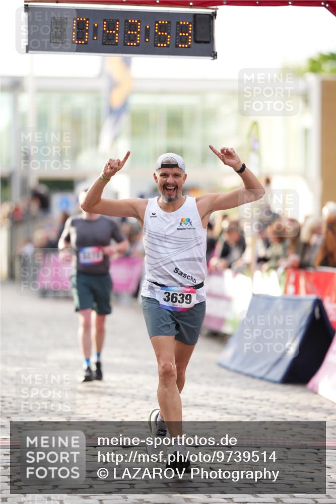 12.06.2026 - Holstenköstenlauf LAZAROV Photography http://msf.ph/oto/9739514 12.06.2026 19:43:53 Laufen 3272, 3599, 3639, 4434 meine-sportfotos.de