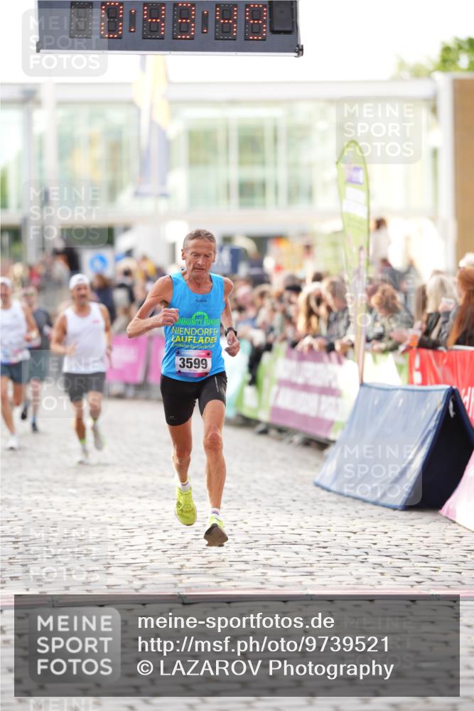 12.06.2026 - Holstenköstenlauf LAZAROV Photography http://msf.ph/oto/9739521 12.06.2026 19:43:48 Laufen 3599, 3639, 4434, 4799 meine-sportfotos.de