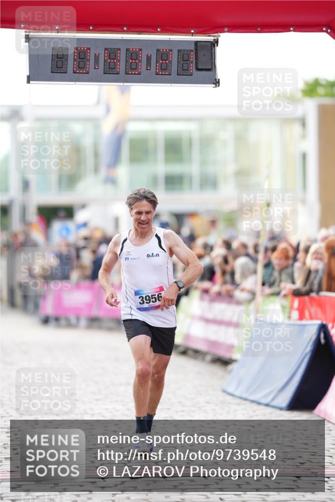 12.06.2026 - Holstenköstenlauf LAZAROV Photography http://msf.ph/oto/9739548 12.06.2026 19:43:21 Laufen 3956 meine-sportfotos.de