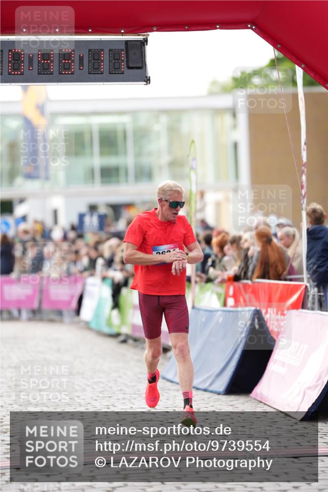 12.06.2026 - Holstenköstenlauf LAZAROV Photography http://msf.ph/oto/9739554 12.06.2026 19:43:10 Laufen 3634, 4195 meine-sportfotos.de