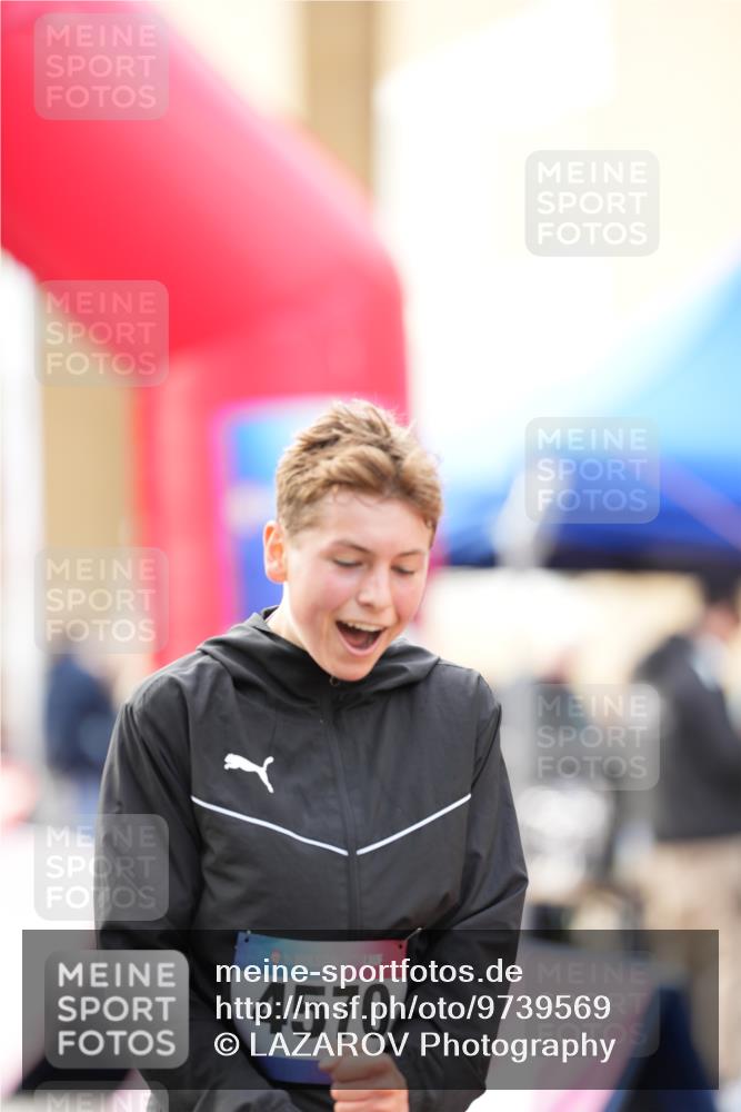 12.06.2026 - Holstenköstenlauf LAZAROV Photography http://msf.ph/oto/9739569 12.06.2026 19:42:55 Laufen 3420, 3555, 3748, 3968, 4570 meine-sportfotos.de