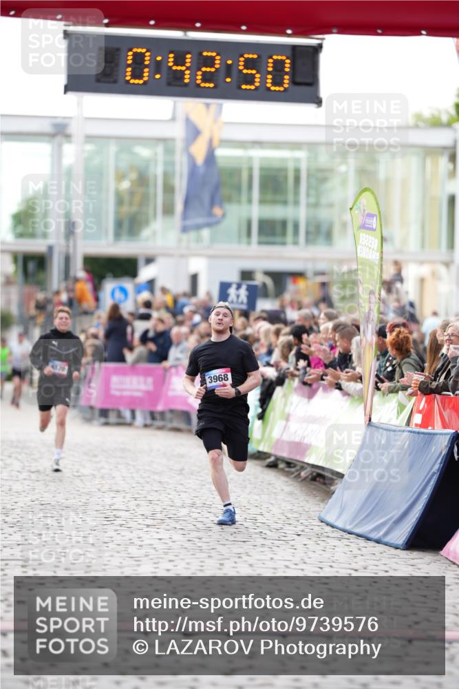 12.06.2026 - Holstenköstenlauf LAZAROV Photography http://msf.ph/oto/9739576 12.06.2026 19:42:49 Laufen 3968, 4570 meine-sportfotos.de