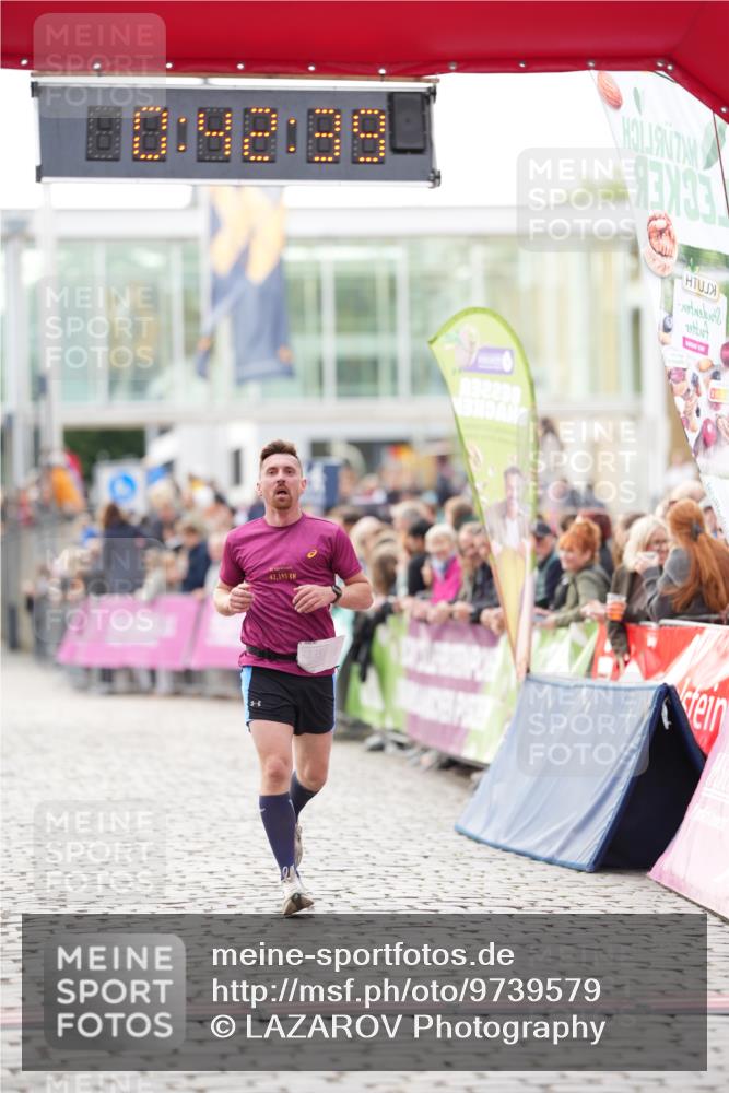 12.06.2026 - Holstenköstenlauf LAZAROV Photography http://msf.ph/oto/9739579 12.06.2026 19:42:39 Laufen 3210, 3294, 4614 meine-sportfotos.de