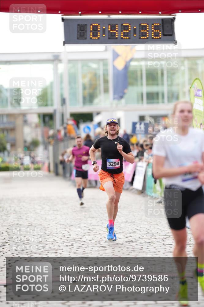 12.06.2026 - Holstenköstenlauf LAZAROV Photography http://msf.ph/oto/9739586 12.06.2026 19:42:35 Laufen 3210, 3294 meine-sportfotos.de