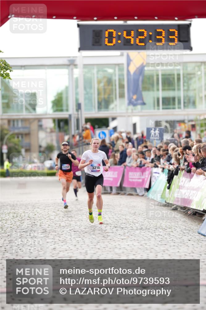 12.06.2026 - Holstenköstenlauf LAZAROV Photography http://msf.ph/oto/9739593 12.06.2026 19:42:32 Laufen 3210, 3294 meine-sportfotos.de