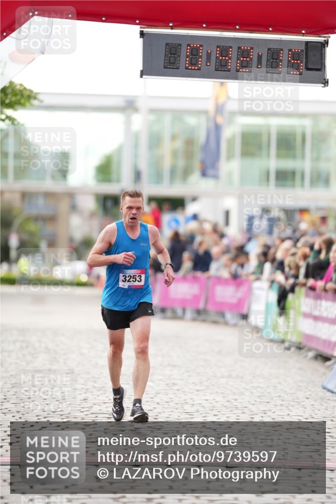 12.06.2026 - Holstenköstenlauf LAZAROV Photography http://msf.ph/oto/9739597 12.06.2026 19:42:14 Laufen 3253, 4932 meine-sportfotos.de