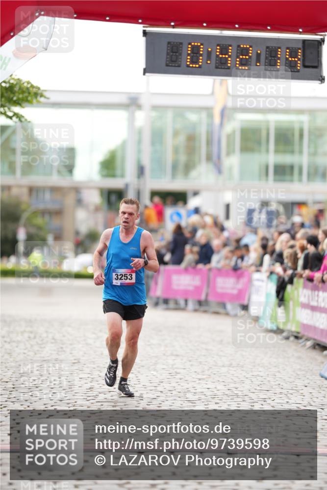 12.06.2026 - Holstenköstenlauf LAZAROV Photography http://msf.ph/oto/9739598 12.06.2026 19:42:13 Laufen 3253, 4932 meine-sportfotos.de