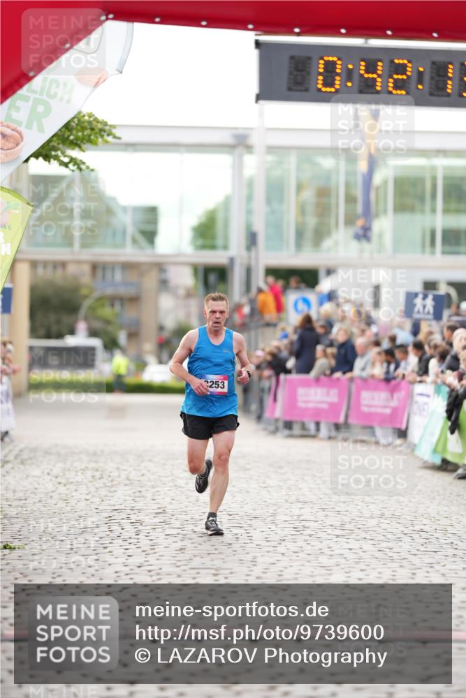 12.06.2026 - Holstenköstenlauf LAZAROV Photography http://msf.ph/oto/9739600 12.06.2026 19:42:13 Laufen 3253, 4932 meine-sportfotos.de