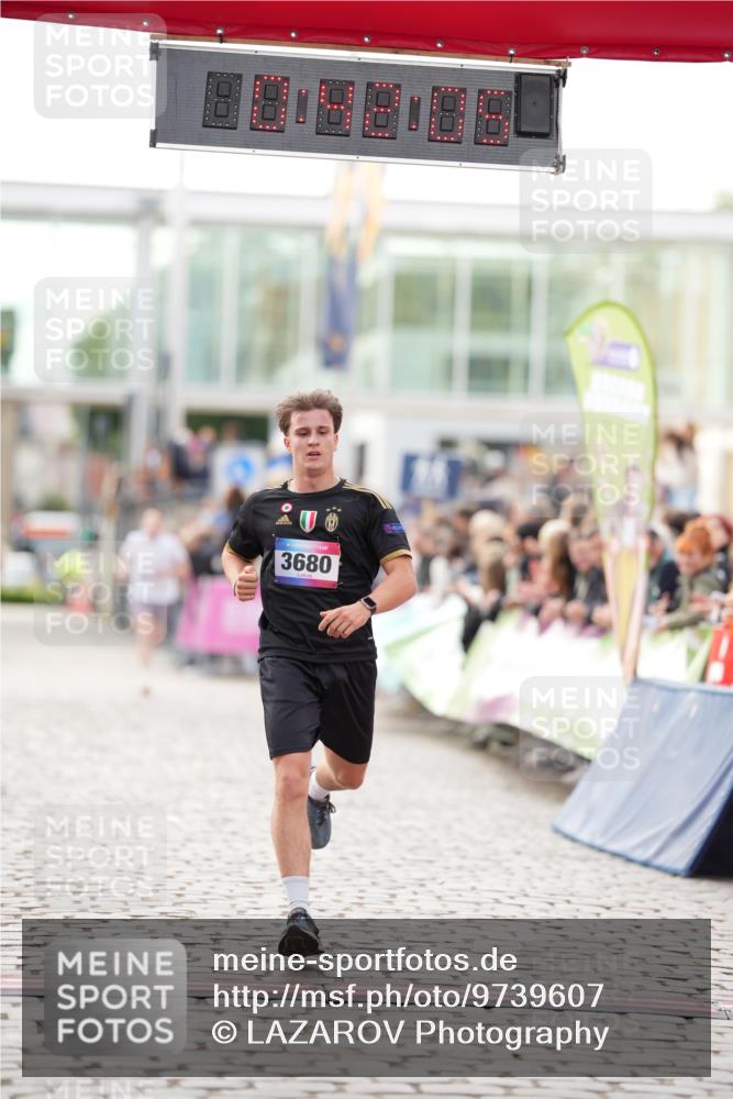 12.06.2026 - Holstenköstenlauf LAZAROV Photography http://msf.ph/oto/9739607 12.06.2026 19:42:04 Laufen 3680 meine-sportfotos.de